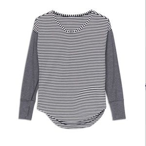 Lululemon long sleeves weekende top size 6